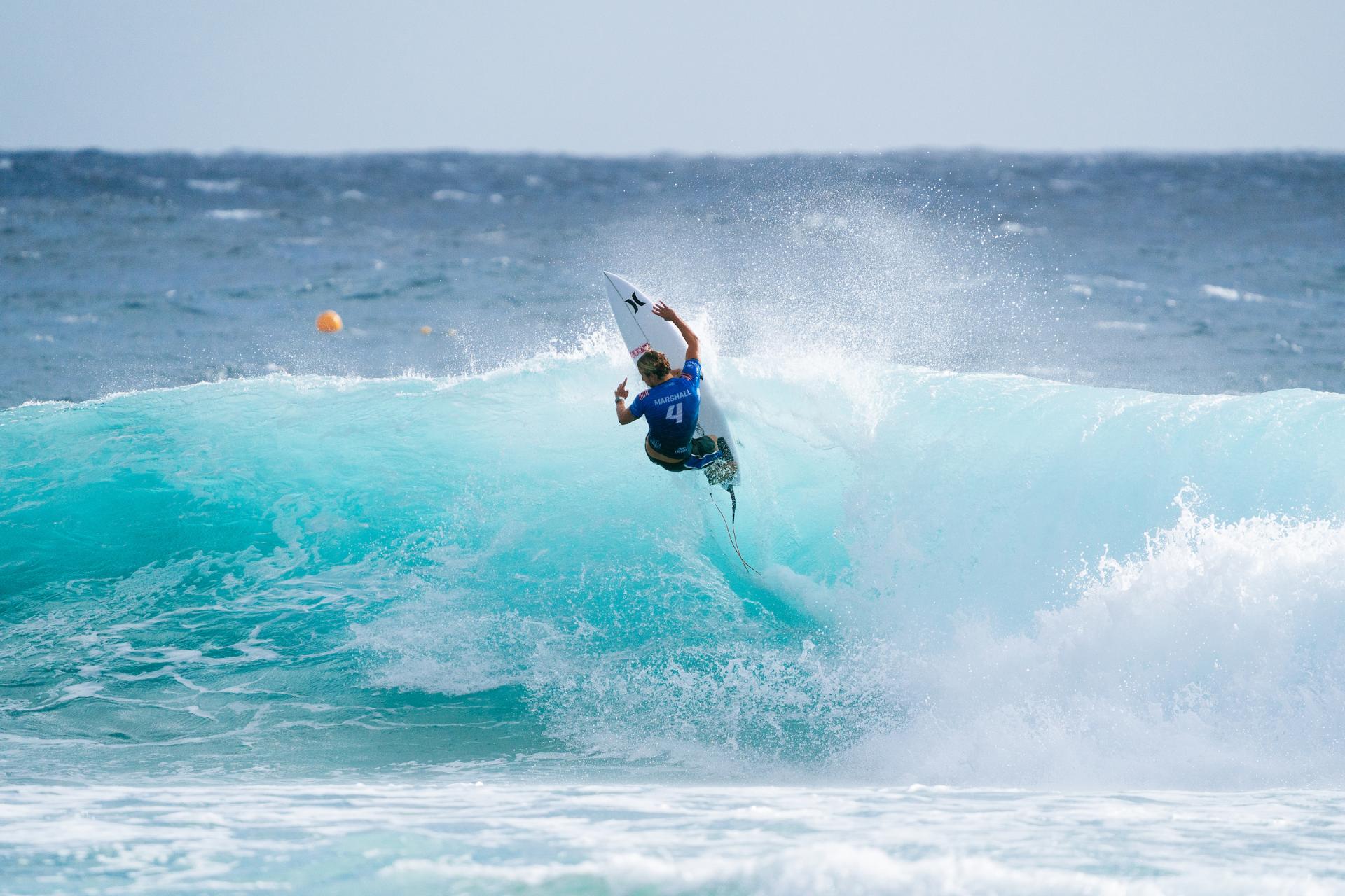 Marshall se projette en air frontside, le 8,83 d'ouverture en poche