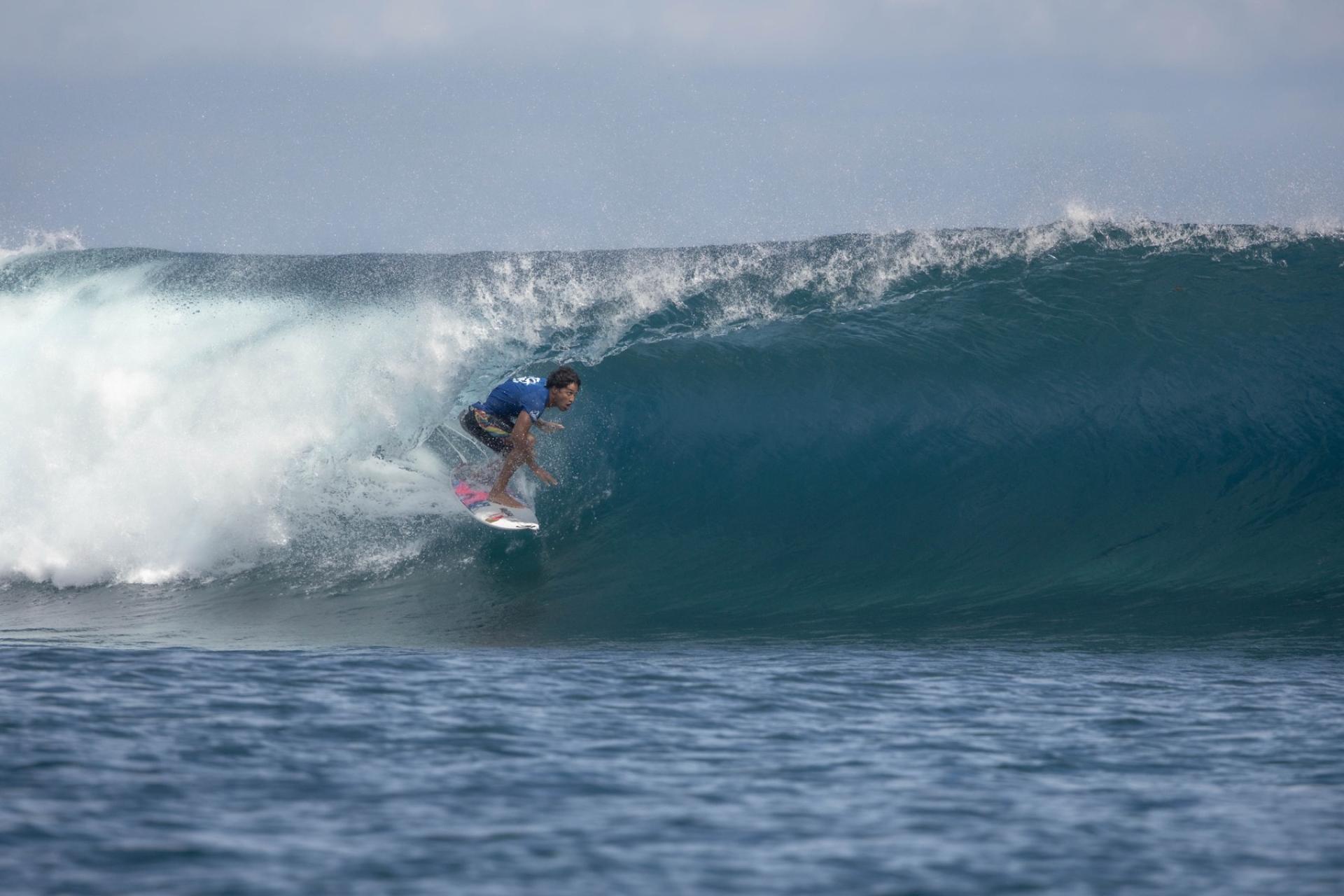 Matahi Drollet sur la vague à Taapuna - TOA Pro Punaauia 2026 - Journée 3