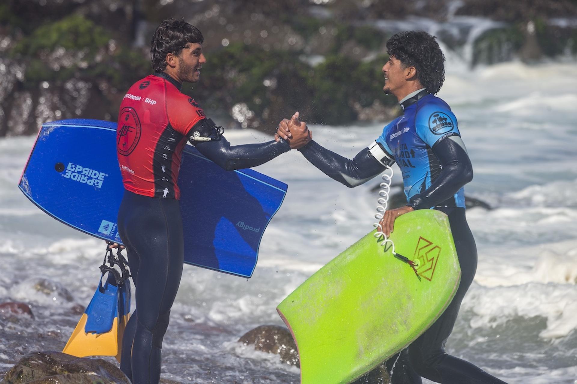 Moisés Silva et Jericco Rosero après leur série à La Nilda - Antofagasta Bodyboard Festival 2026 - Journée 5