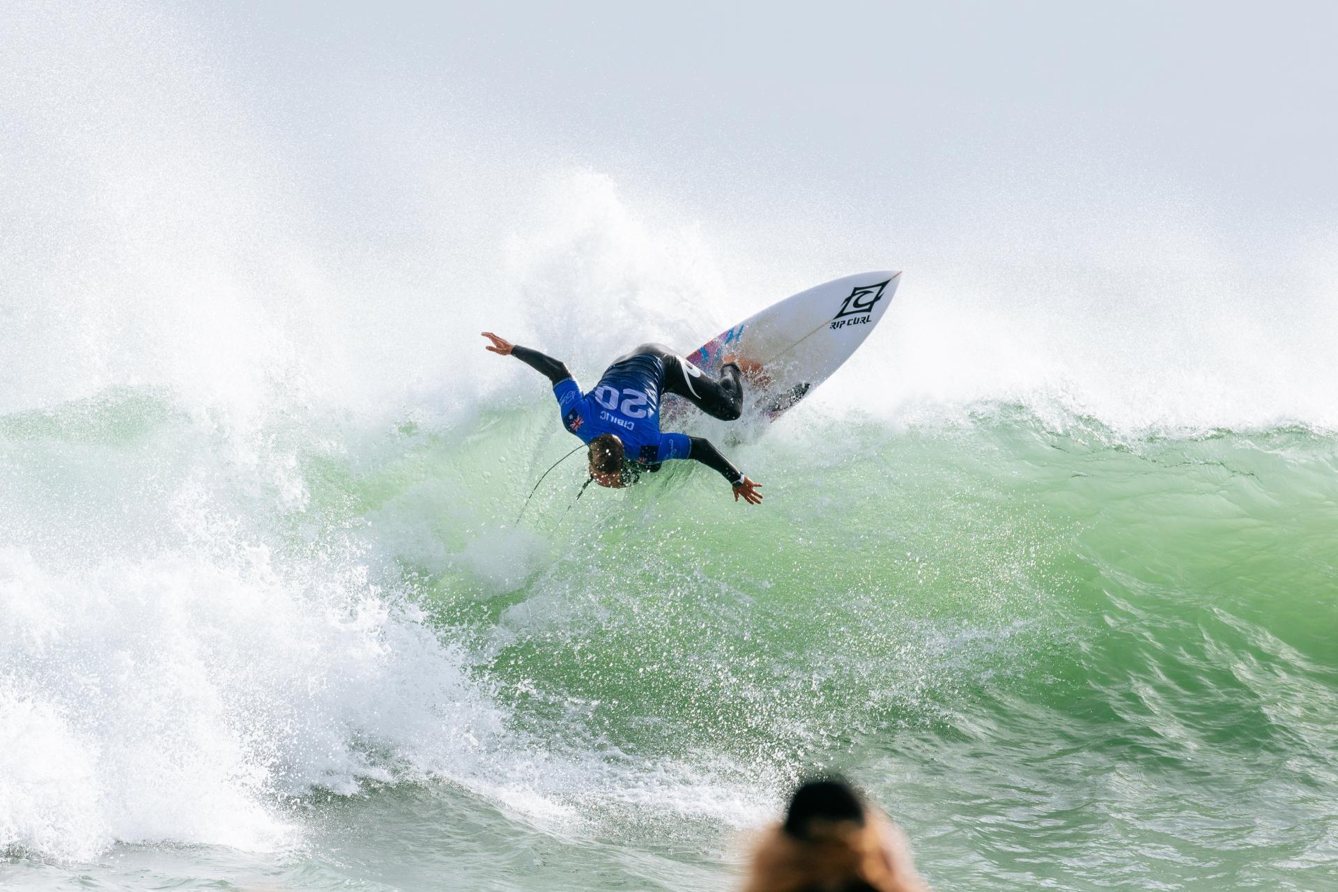 Morgan Cibilic sur une gauche de Raglan en Heat 3 du Round 3 - Corona Cero New Zealand Pro 2026 - Journée 3