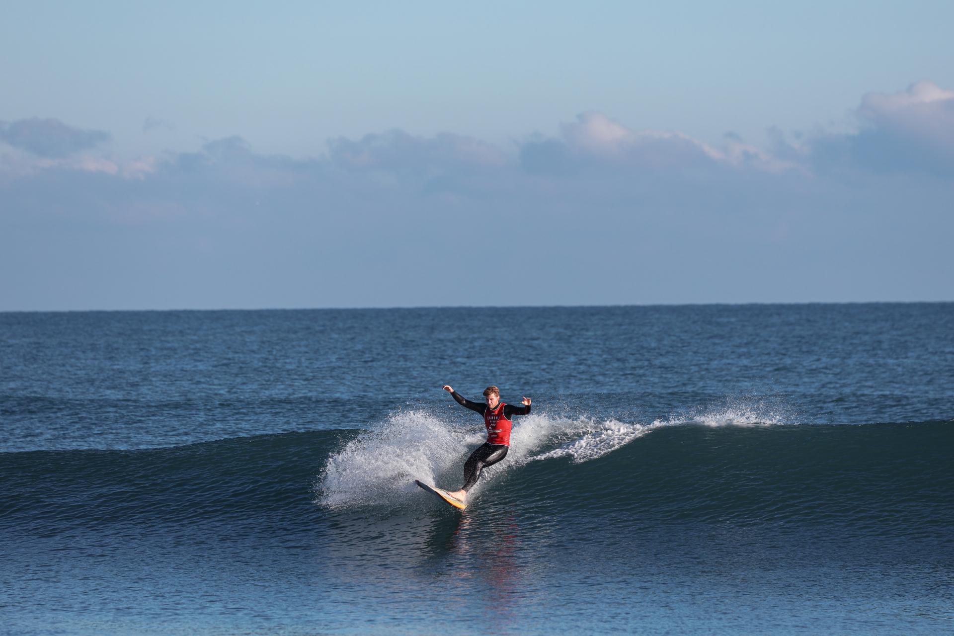 Nicholas Brewer dans sa série à Taranaki - Egmont Honey Pro LQS Taranaki Longboard Classic 2026 - Journée 1