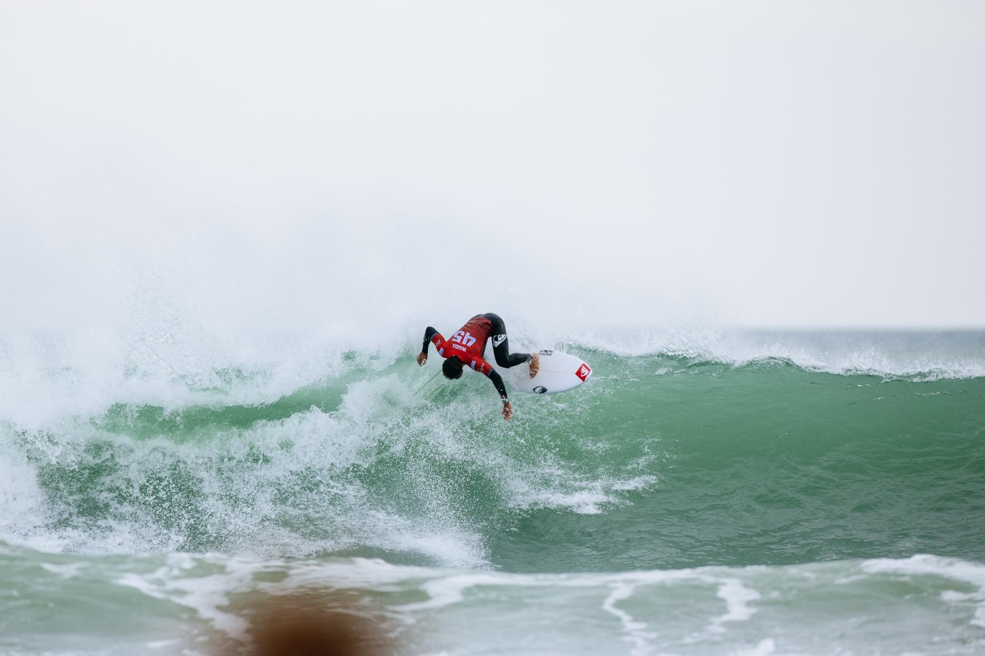 Rio Waida à la relance sur la vague, Heat 4 du Round 3 - Corona Cero New Zealand Pro 2026 - Journée 3