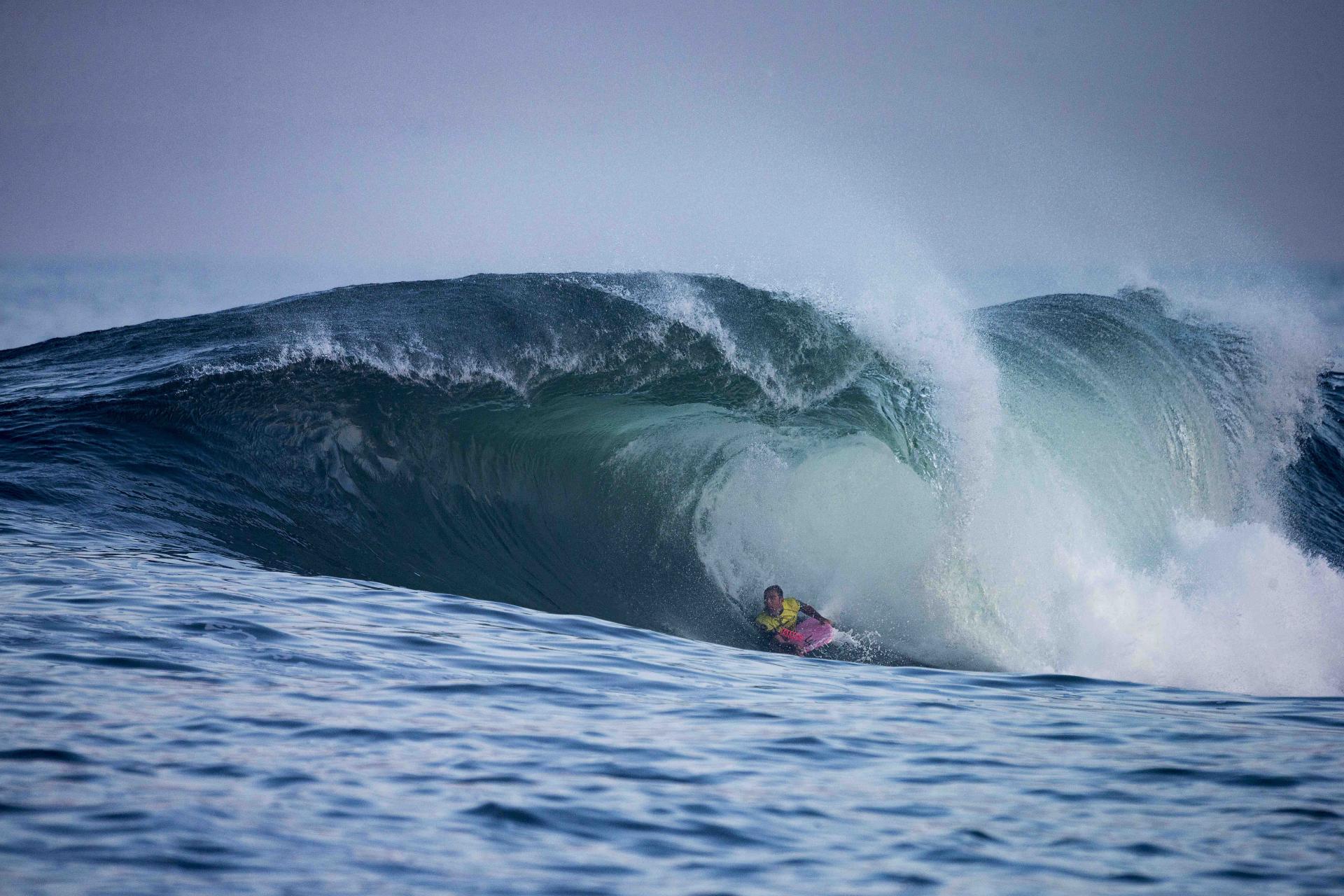 Sammy Morretino verrouille un tube heavy en Dropknee - Antofagasta Bodyboard Festival 2026 - Journée 3