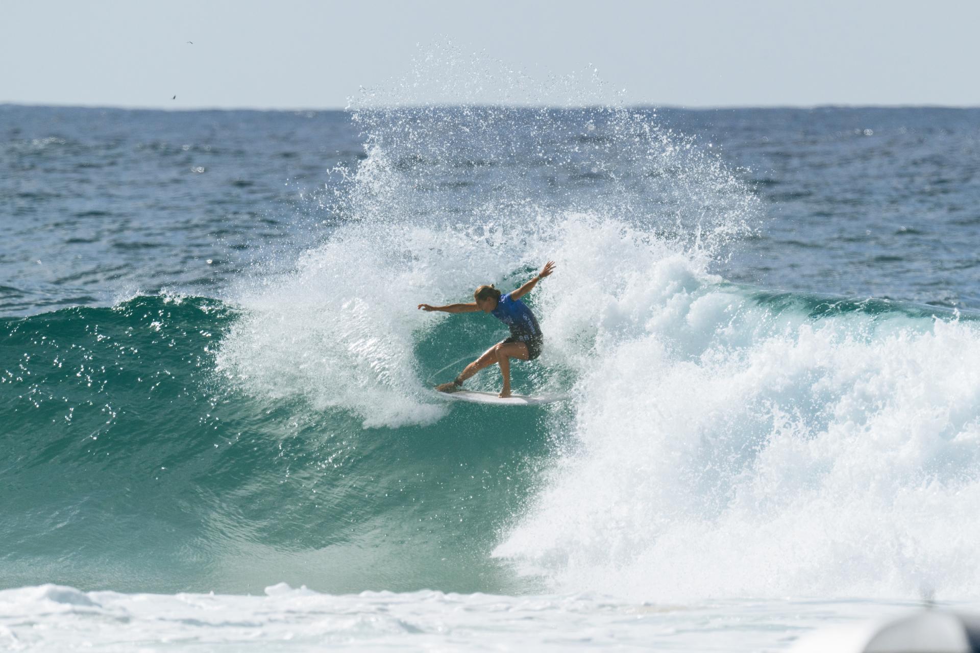 Stephanie Gilmore engage un snap backside sous pression - Bonsoy Gold Coast Pro 2026 - Journée 4
