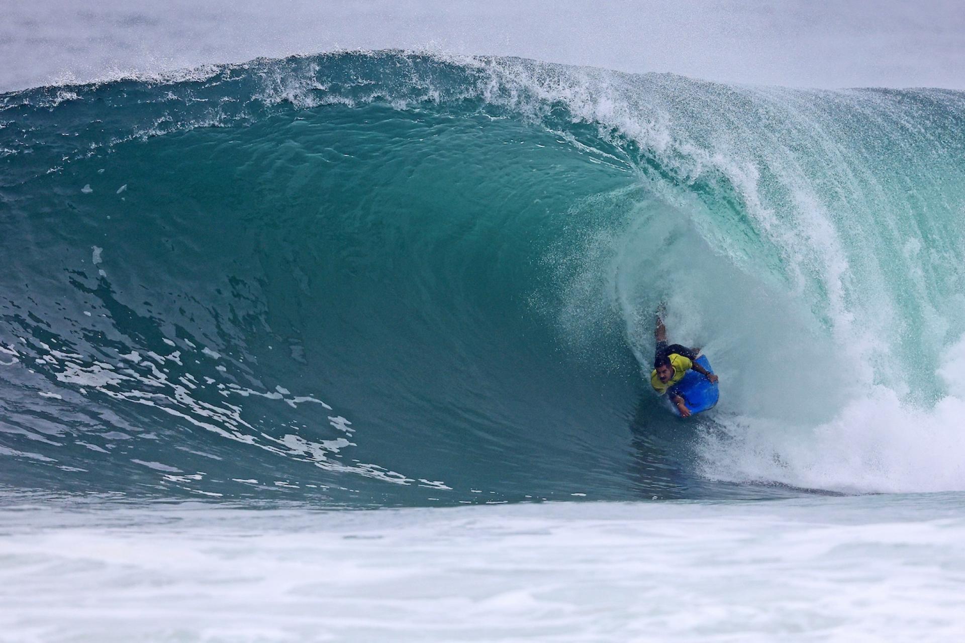 Uri Valadão dans le tube - Itacoatiara Pro 2026 - Journée 3