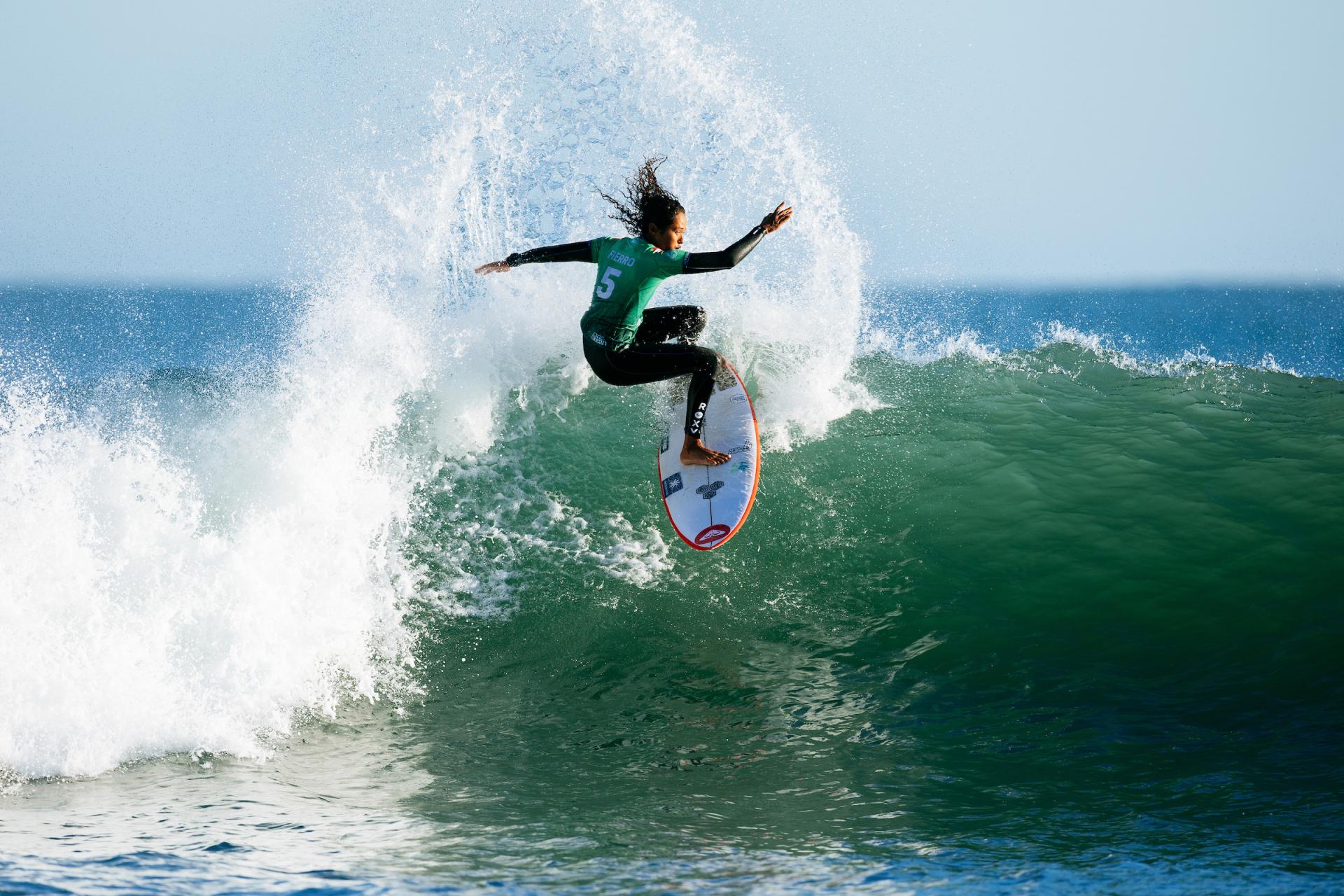 Vahine Fierro engage un re-entry appuyé à Manu Bay - Corona Cero New Zealand Pro 2026 - Journée 1