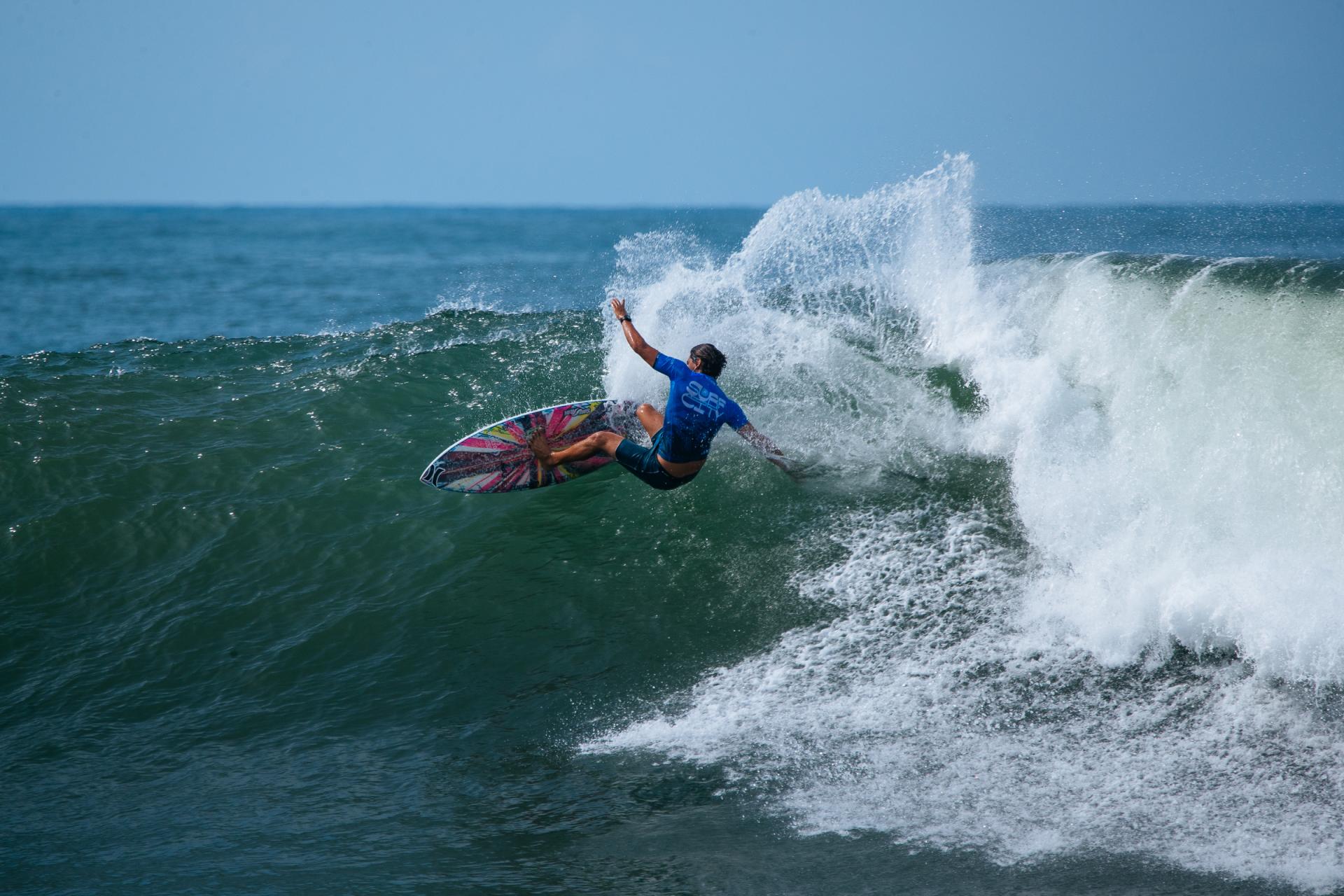 Bryan Perez sur la vague à Punta Roca - Surf City El Salvador Pro 2026 - Journée 1