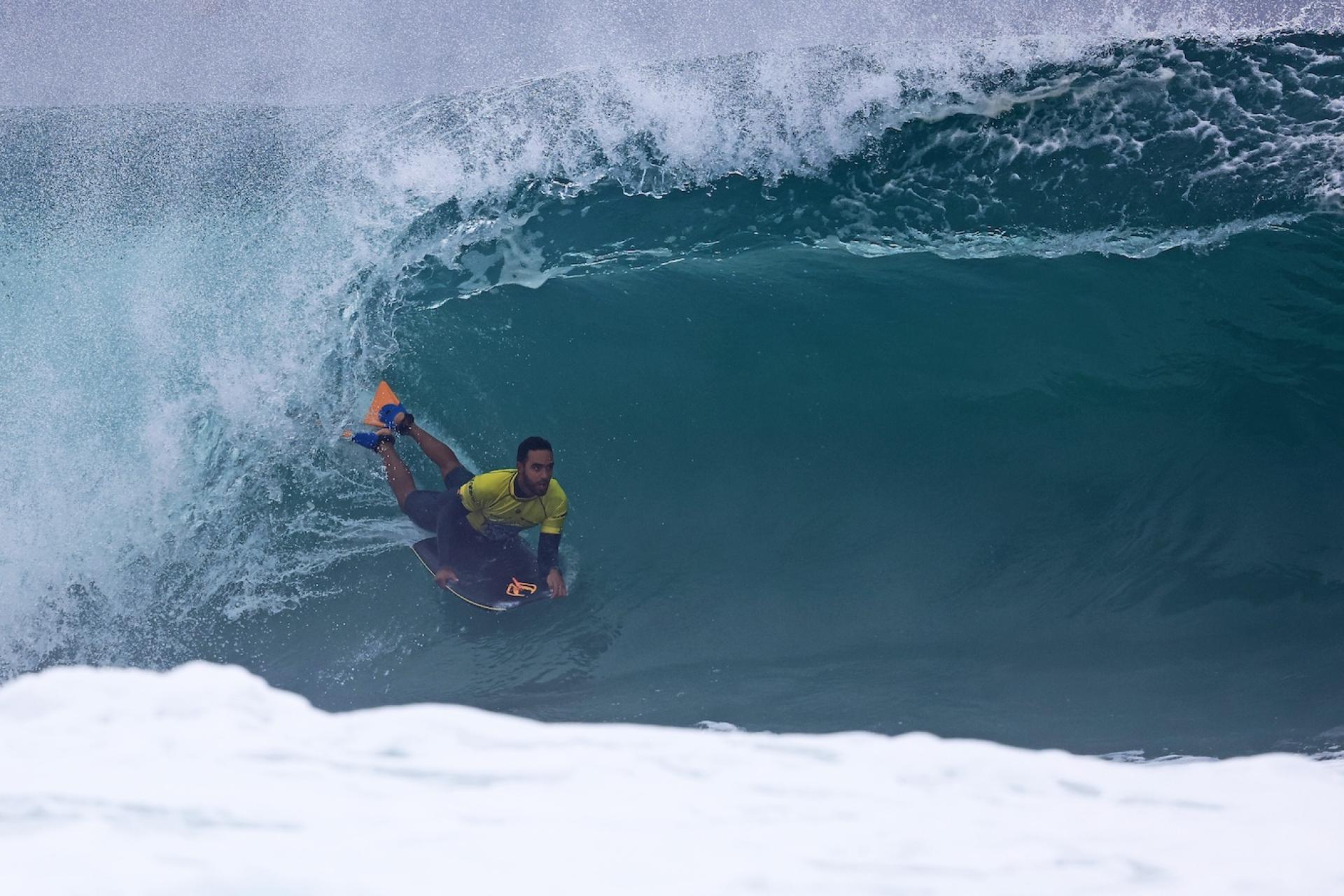Gabriel Braga en tube sur la vague à Itacoatiara - Itacoatiara Pro 2026 - Journée 4
