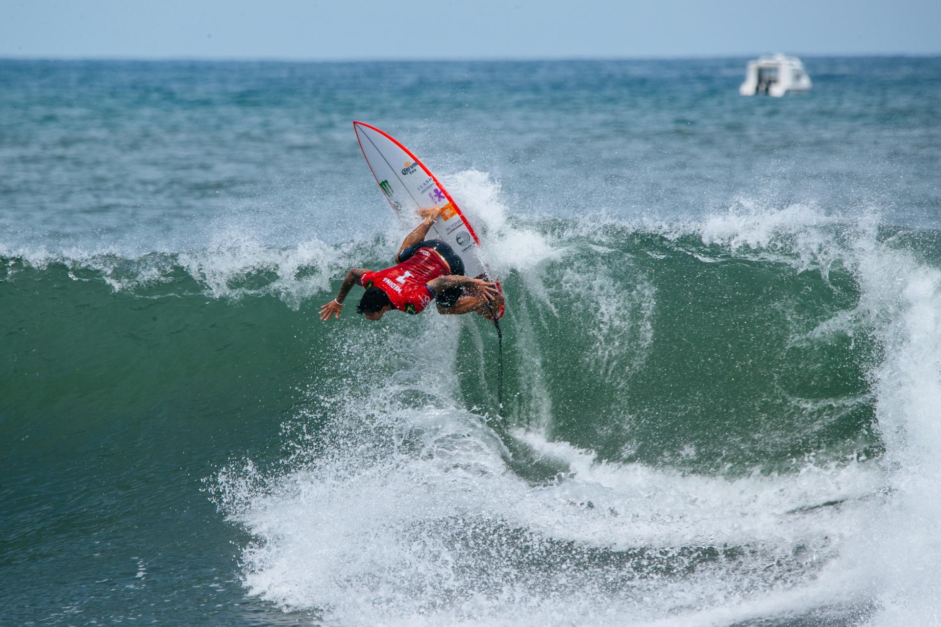 Gabriel Medina dans sa série à Punta Roca - Surf City El Salvador Pro 2026 - Journée 2