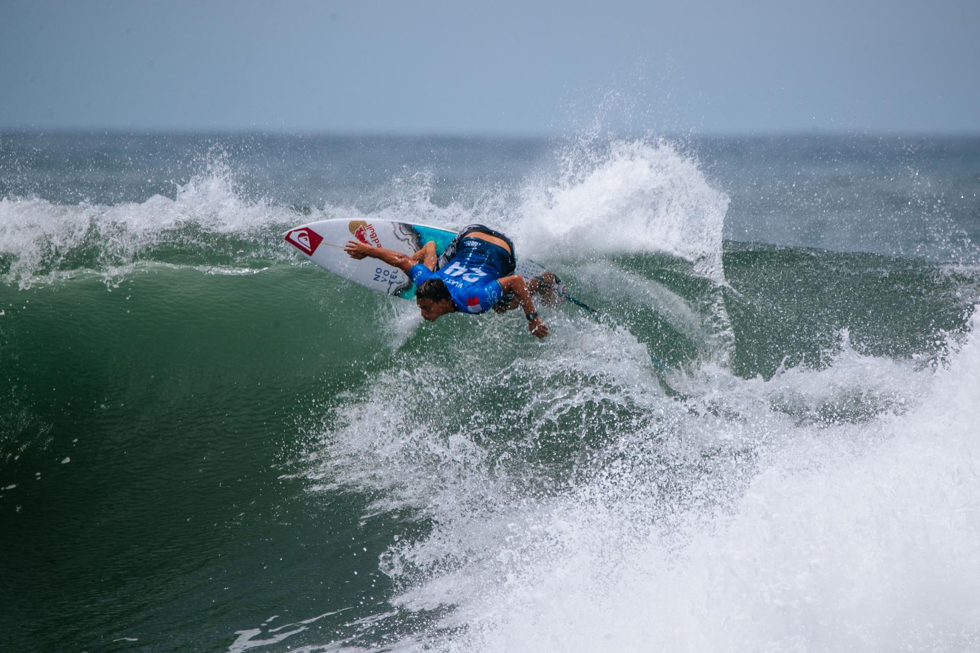Kauli Vaast sur la vague à Punta Roca