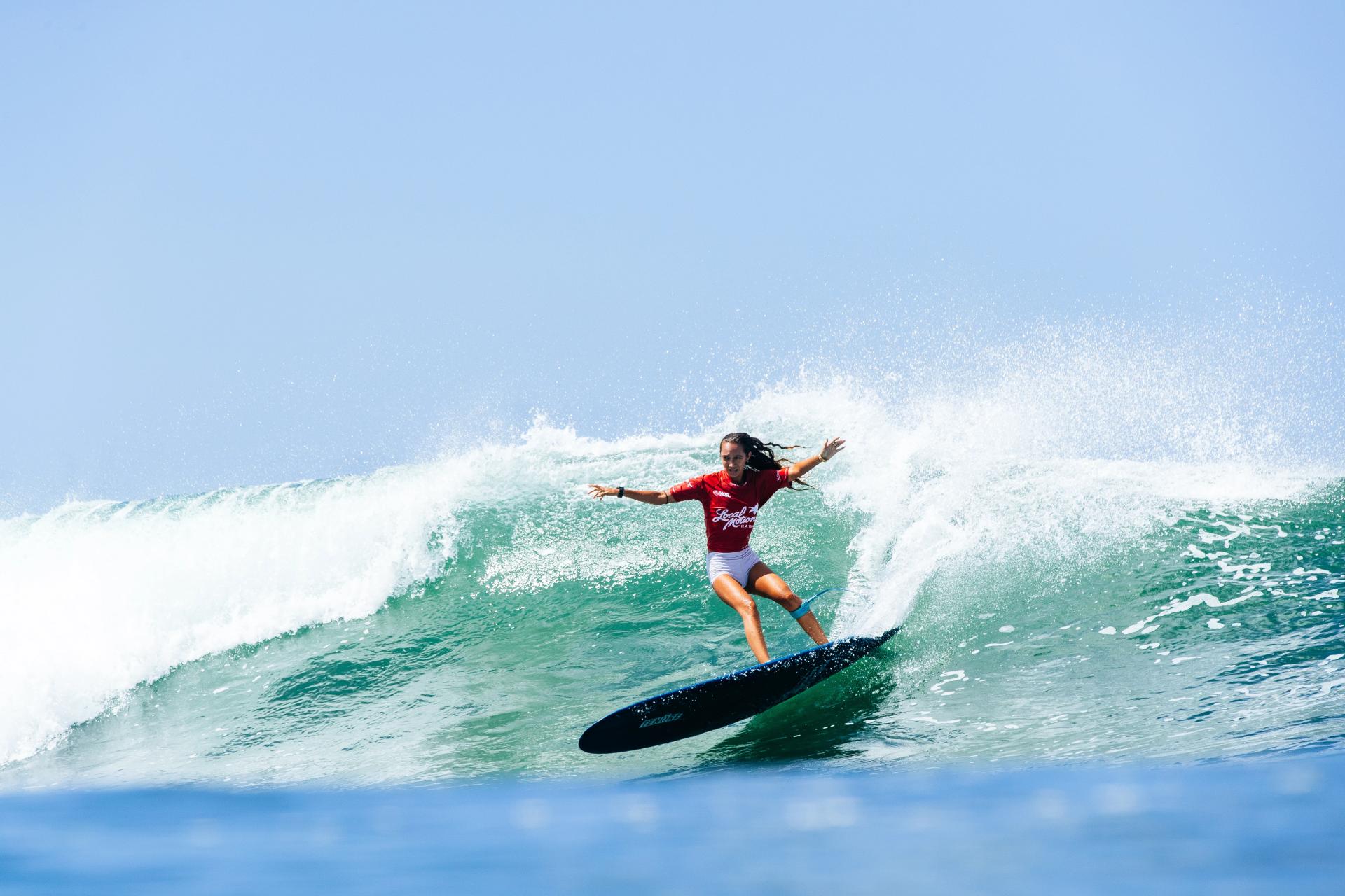 Kelis Kaleopa'a engage un joli turn - Local Motion Surf Into Summer Longboard 2026 - Journée 1