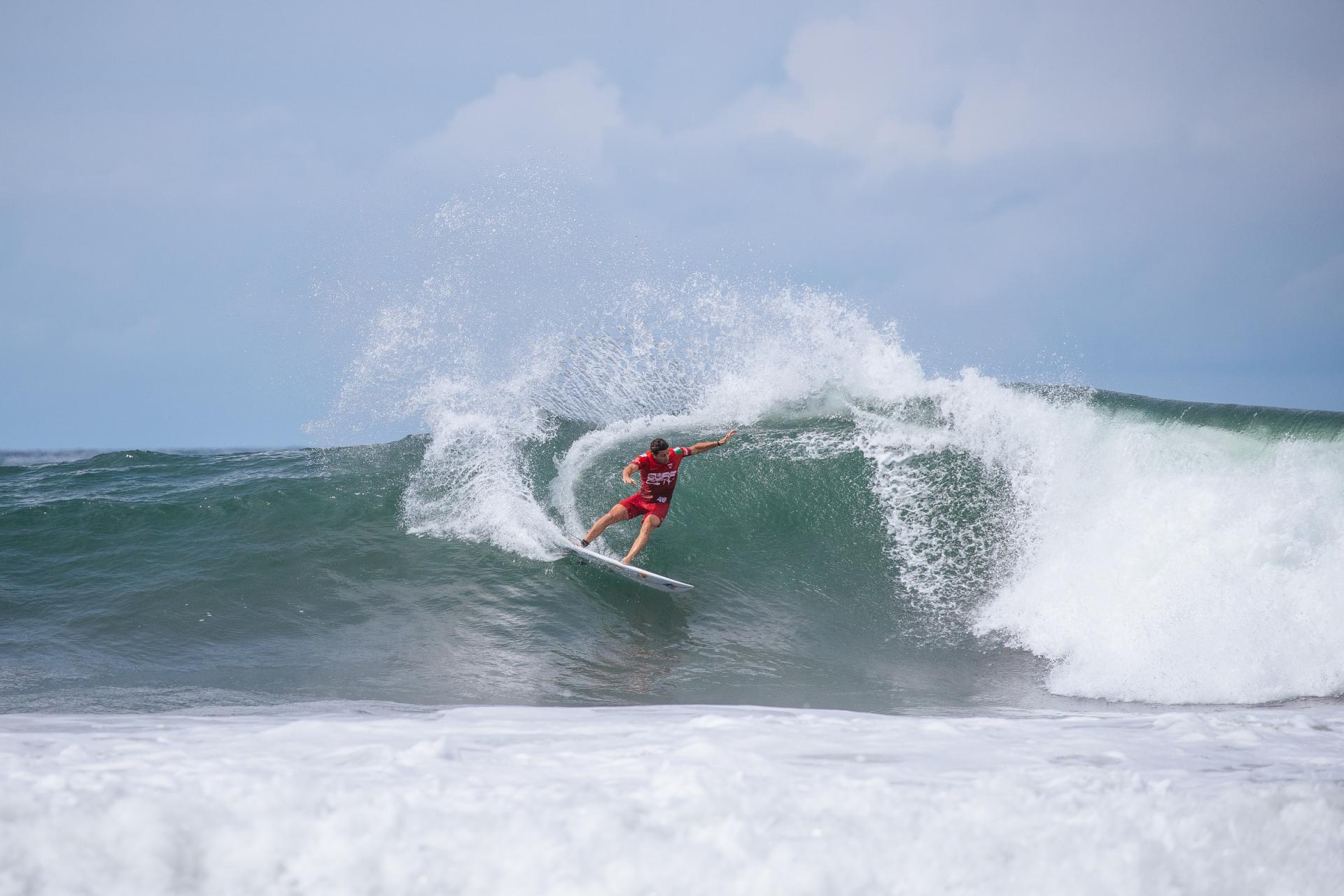 Leonardo Fioravanti à la relance sur la vague - Surf City El Salvador Pro 2026 - Journée 2