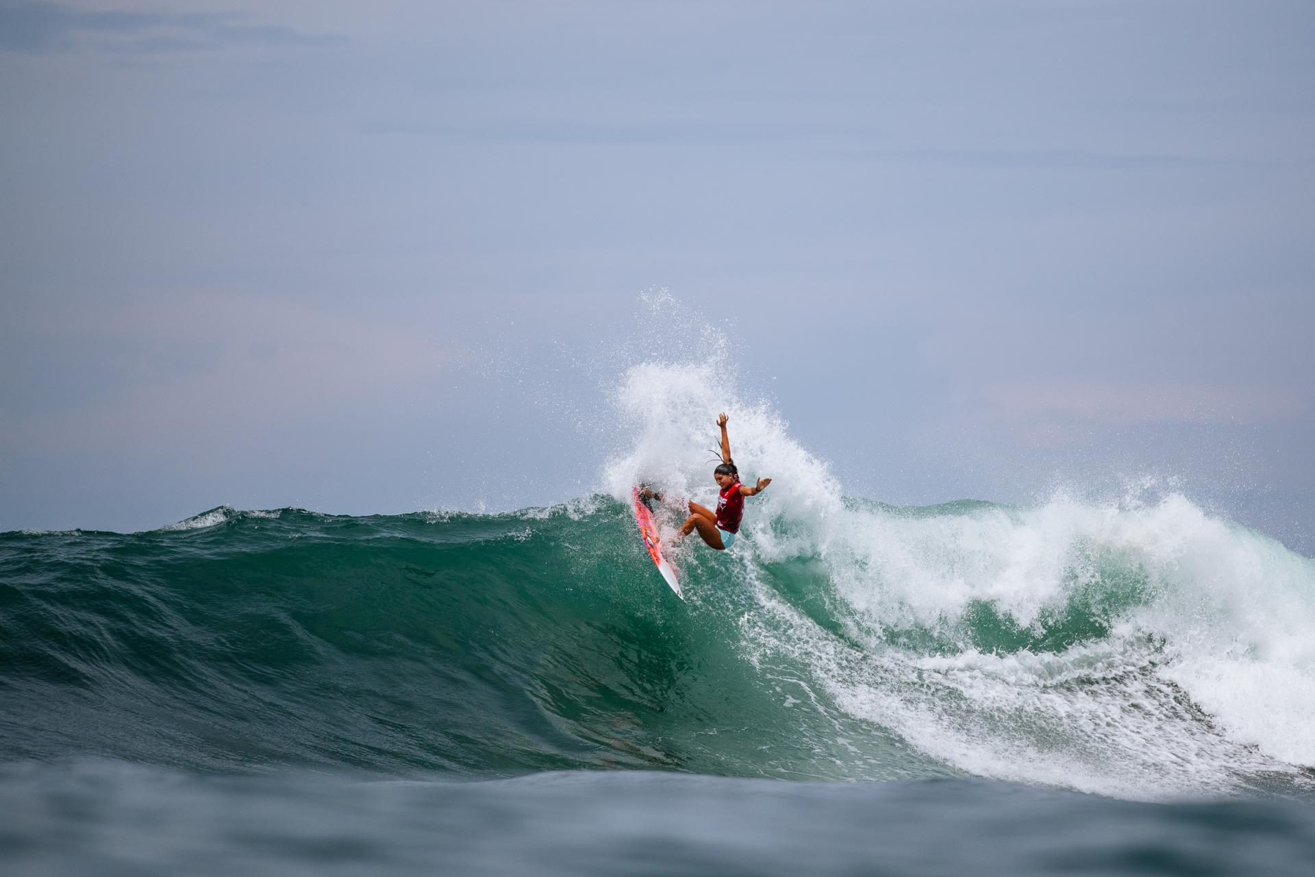 Luana Silva sur la section au large de Punta Roca - Surf City El Salvador Pro 2026 - Journée 3