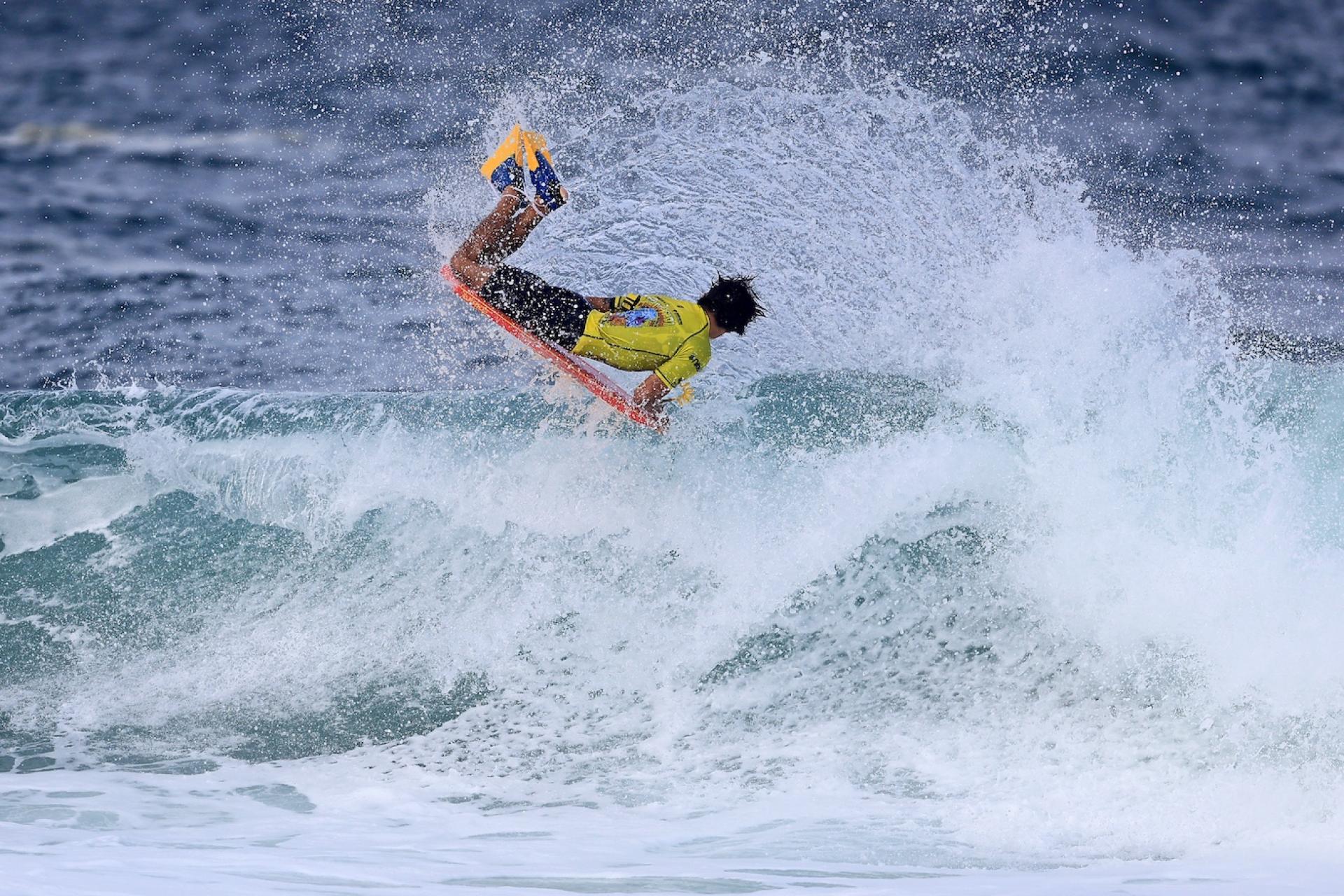 Matías Díaz en air reverse sur la section au large d'Itacoatiara - Itacoatiara Pro 2026 - Journée 4