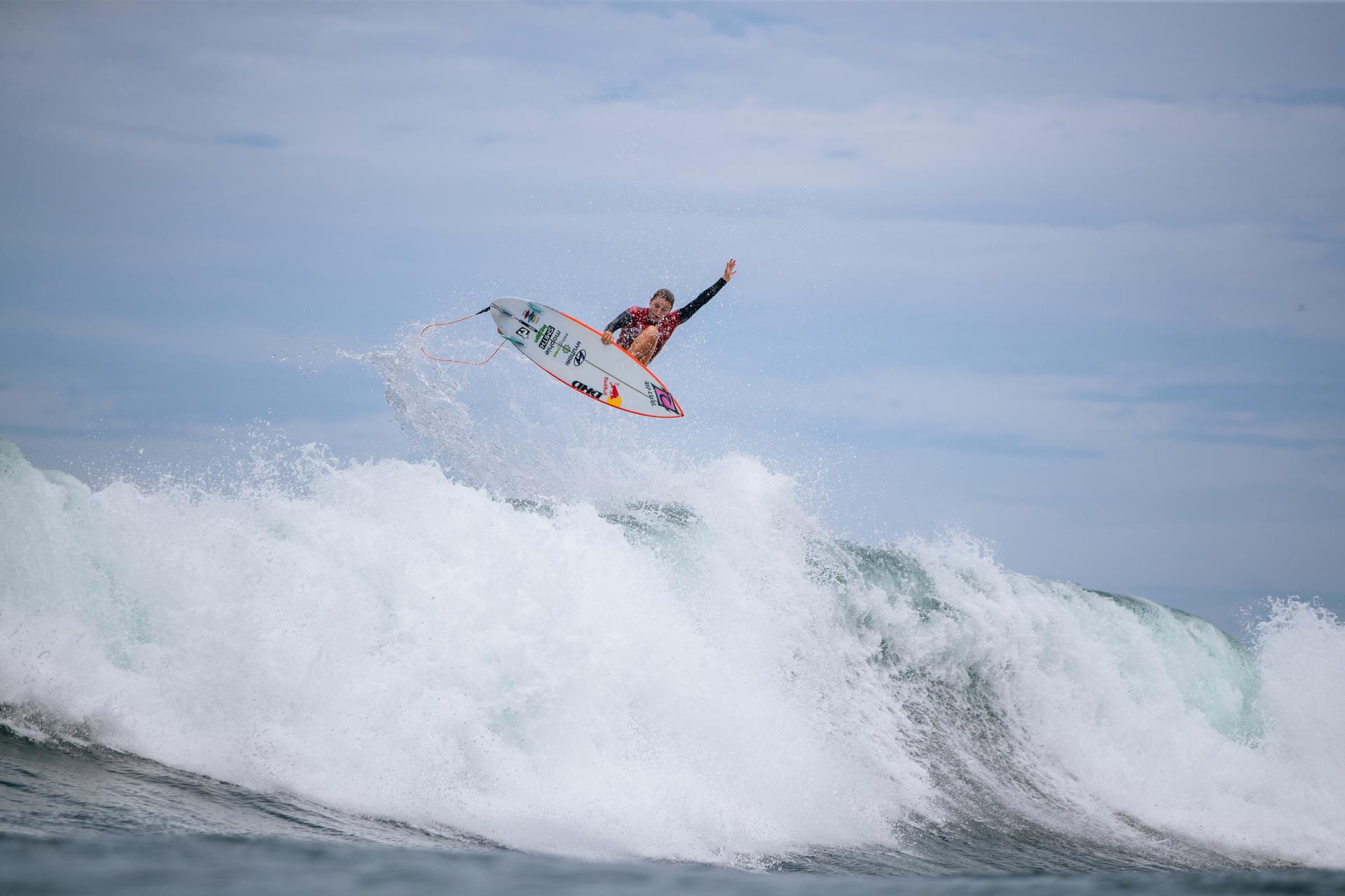 Molly Picklum sur la vague à Punta Roca - Surf City El Salvador Pro 2026 - Journée 3