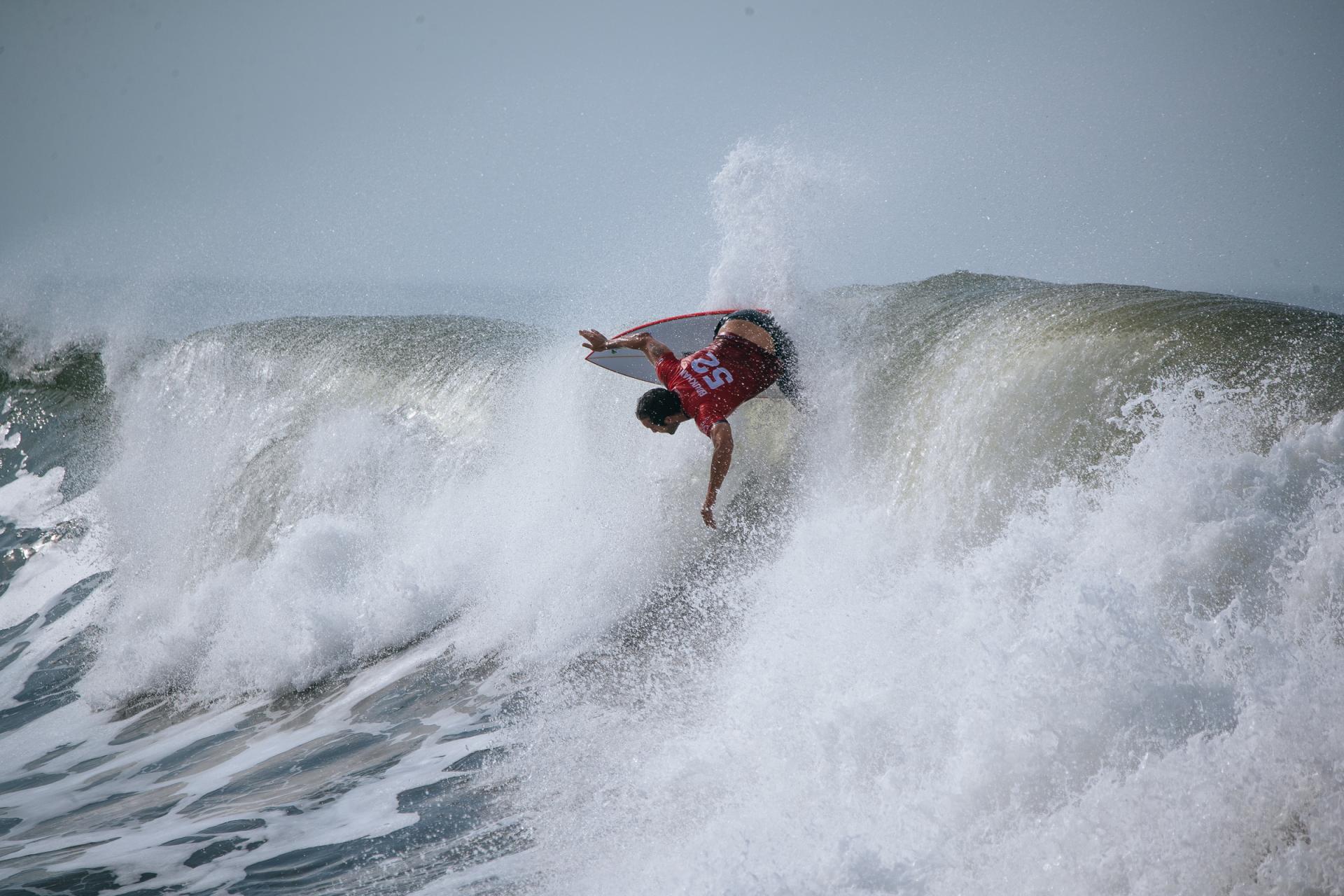 Ramzi Boukhiam dans sa série à Punta Roca - Surf City El Salvador Pro 2026 - Journée 1