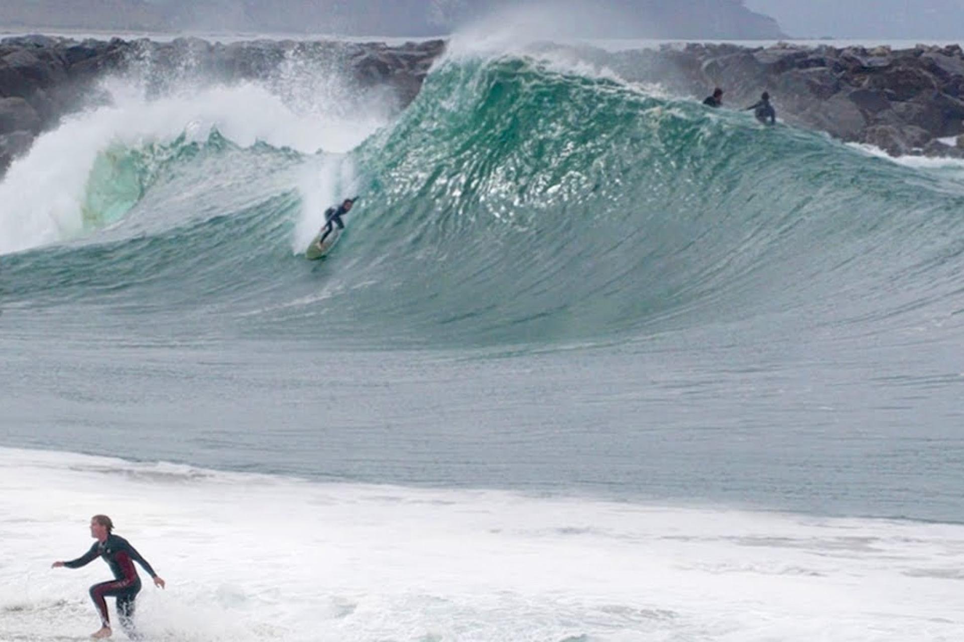 Couverture de la video : Surfers score perfect morning at Wedge! (June 2026)
