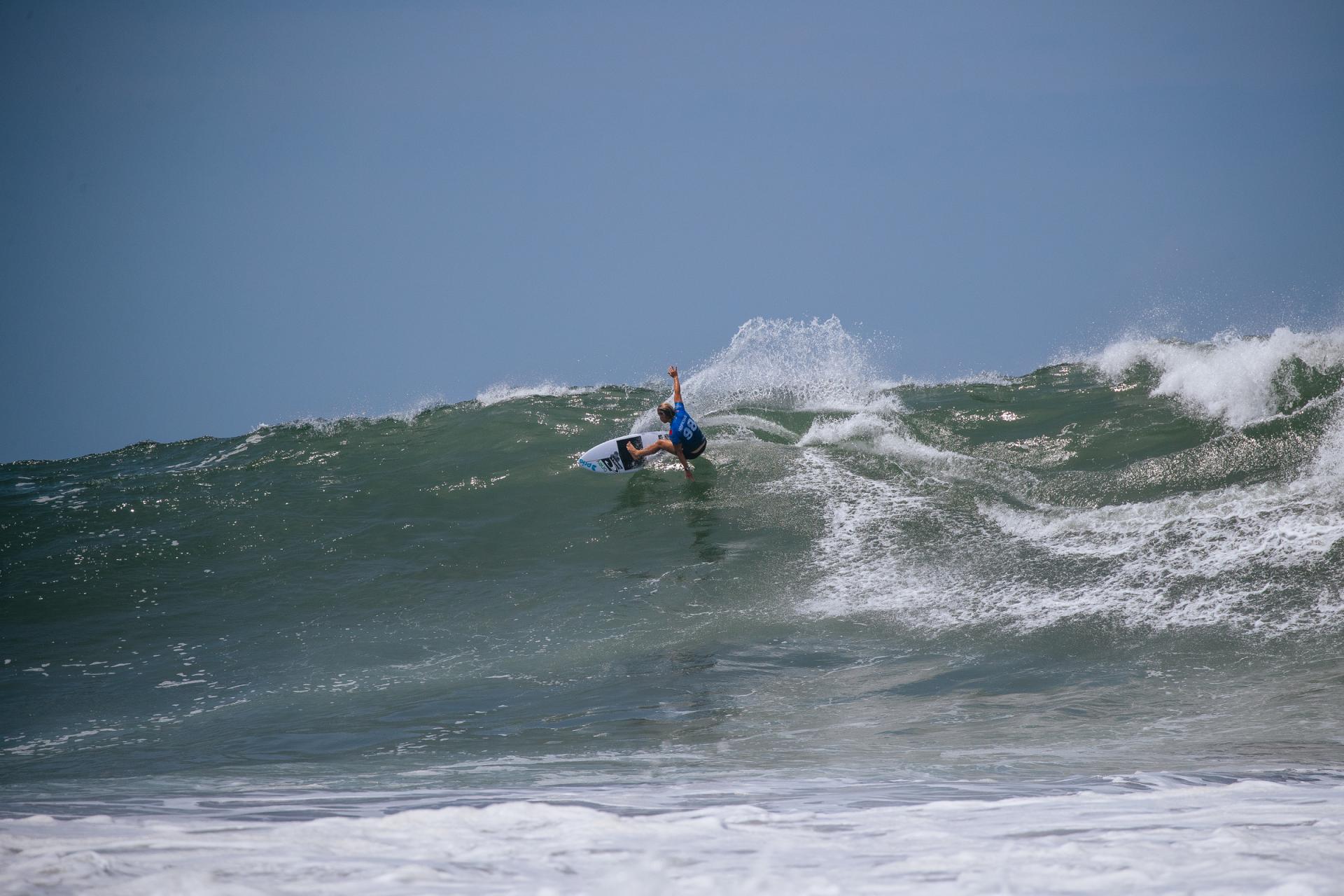 Yolanda Hopkins sur la vague à Punta Roca - Surf City El Salvador Pro 2026 - Journée 1