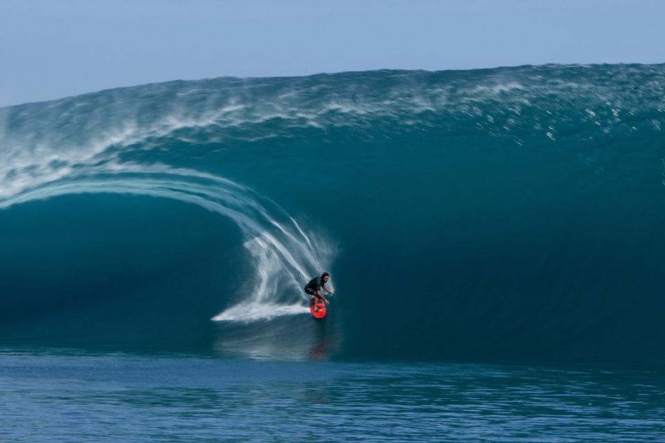 Teahupo'o XXL : session épique à 12 pieds dans le chaos du channel