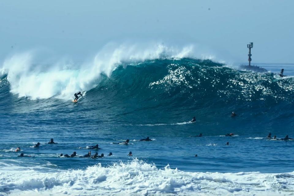 The Wedge explose sous une houle XXL de plus de 20 pieds