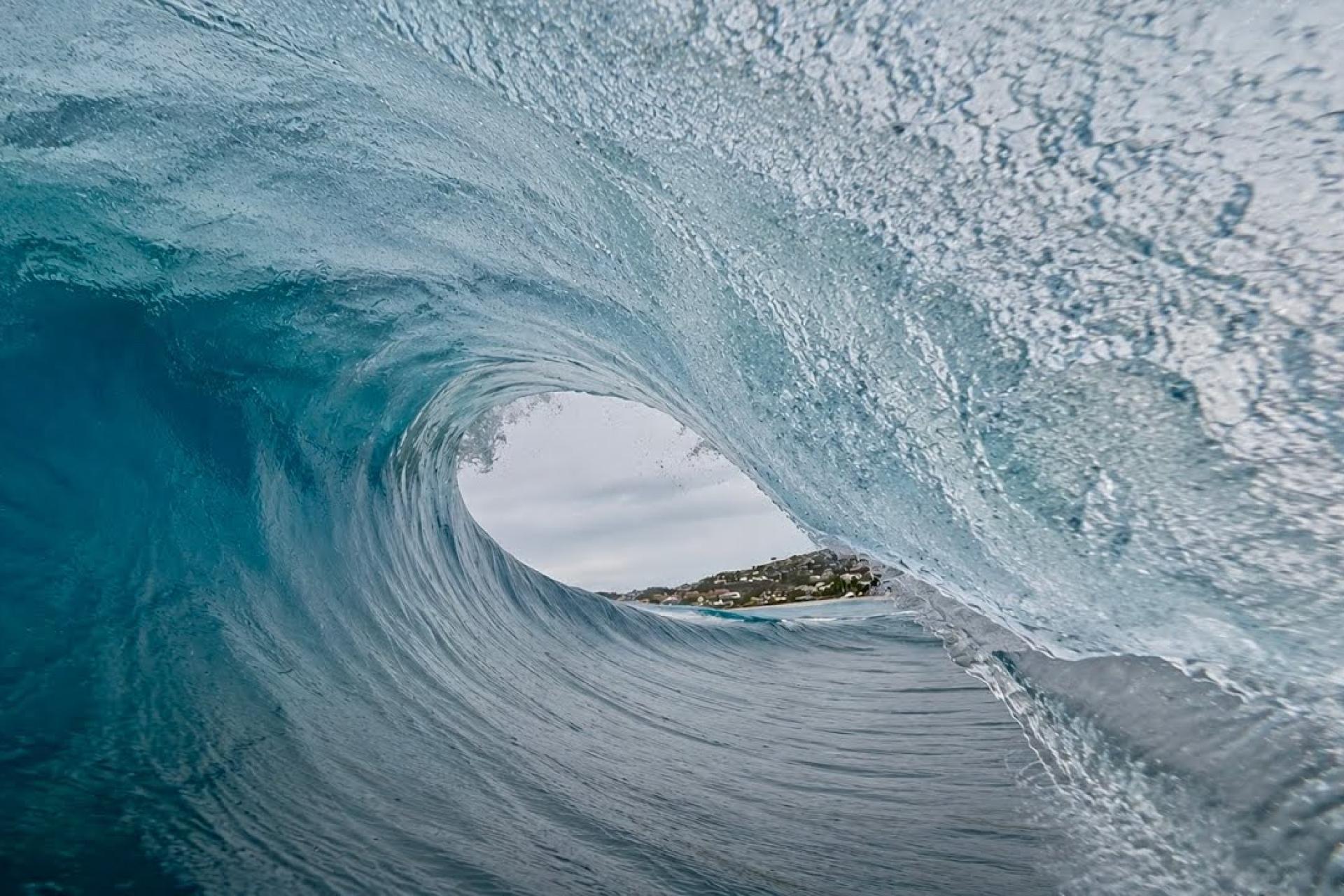 Couverture de la video : POV BODYBOARD - GLASSY STORMY BARRELS