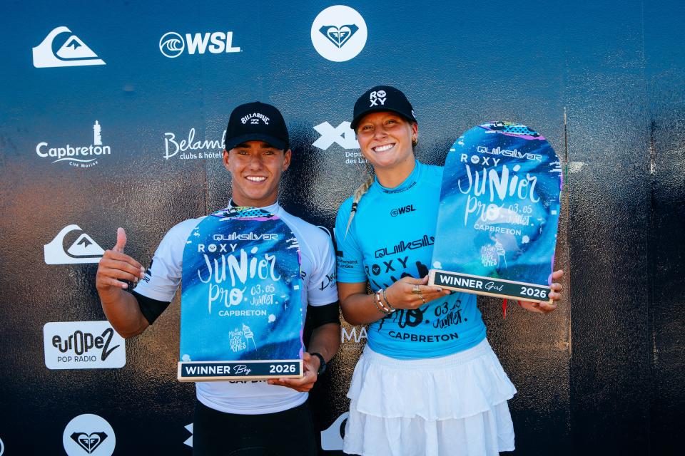 Axel Dominguez et Lua Escudeiro avec leurs trophées à Capbreton
