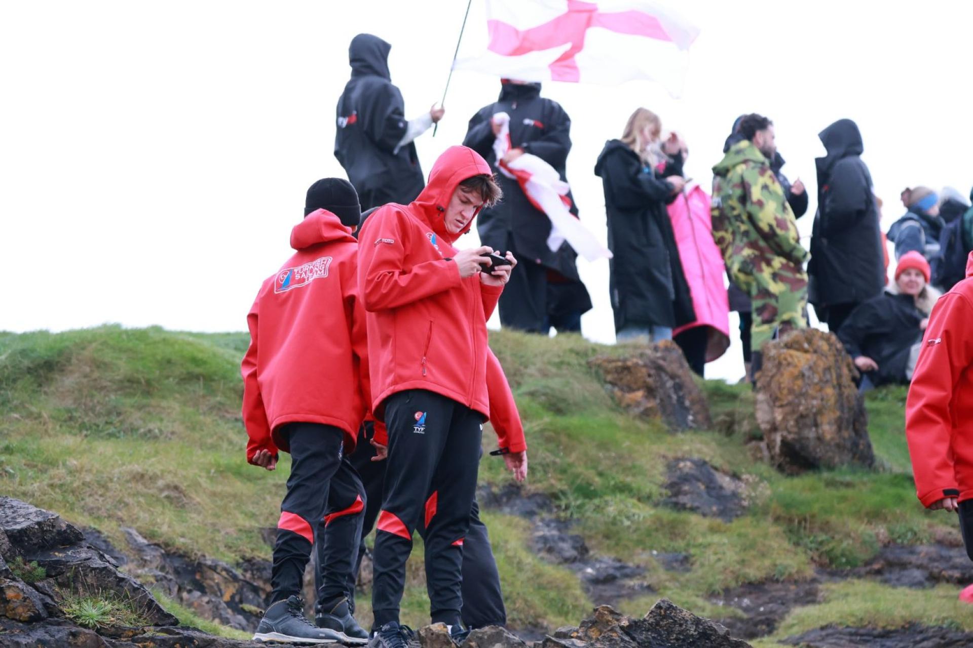 Des membres de l'équipe d'Angleterre - Tullan Strand - EuroSurf Junior 2026 - Journée 4