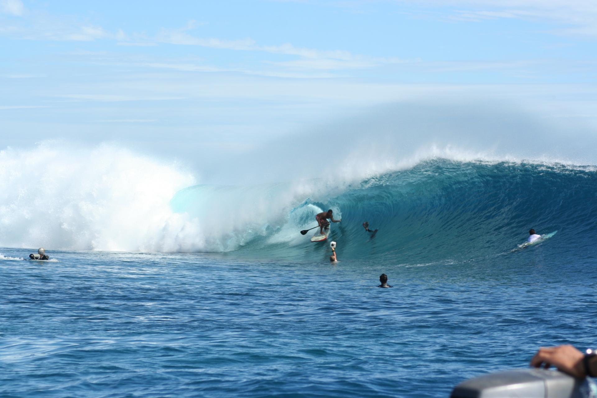Raimana Van Bastelaer en standup  - Teahupo'o - Tahiti - Polynésie française