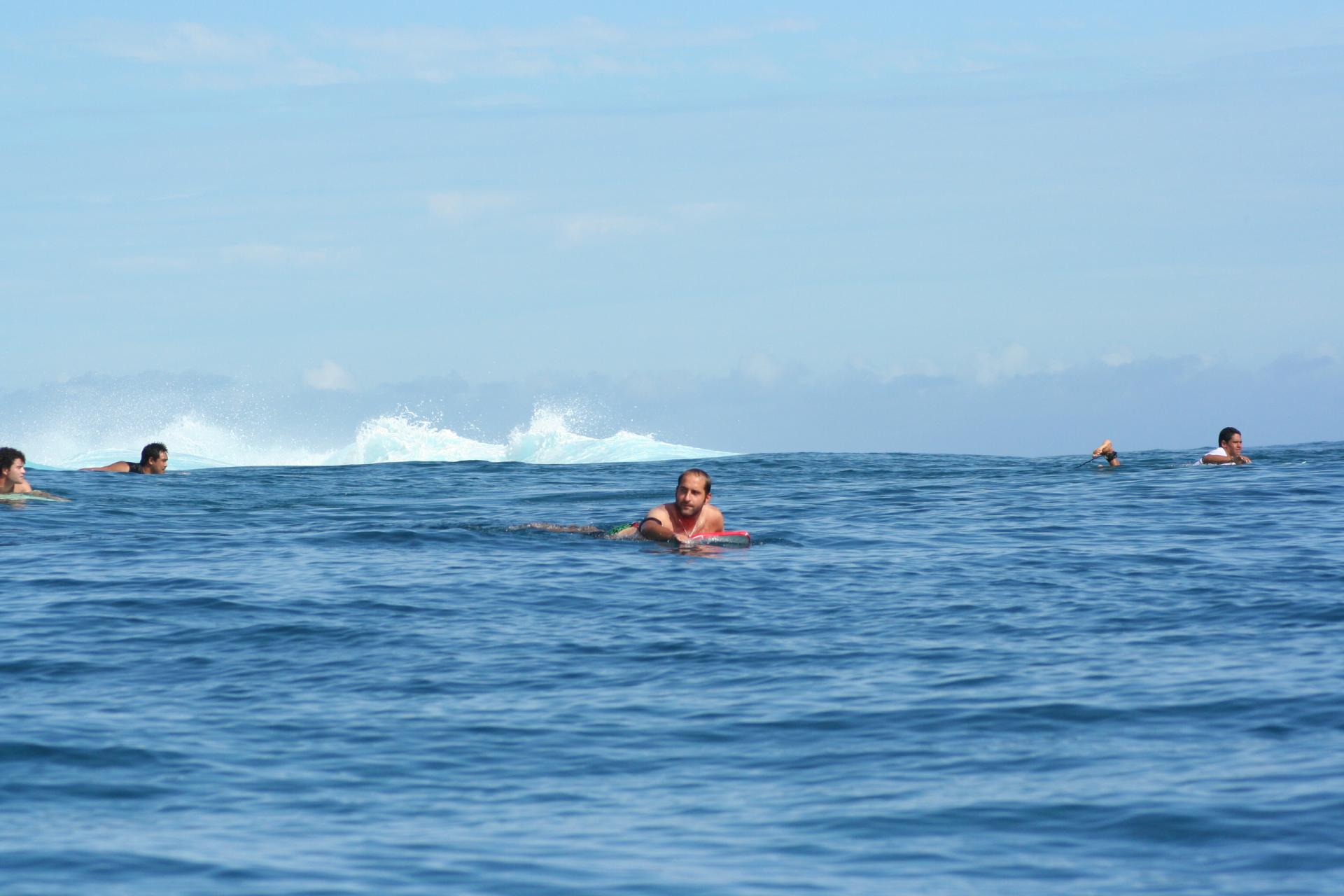 rOmanO en plein doute - Teahupo'o - Tahiti