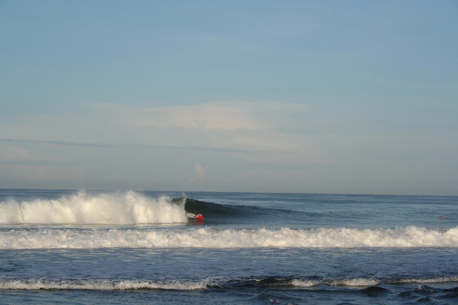 Barrel, soleil et gros wipe out à Pascuales !