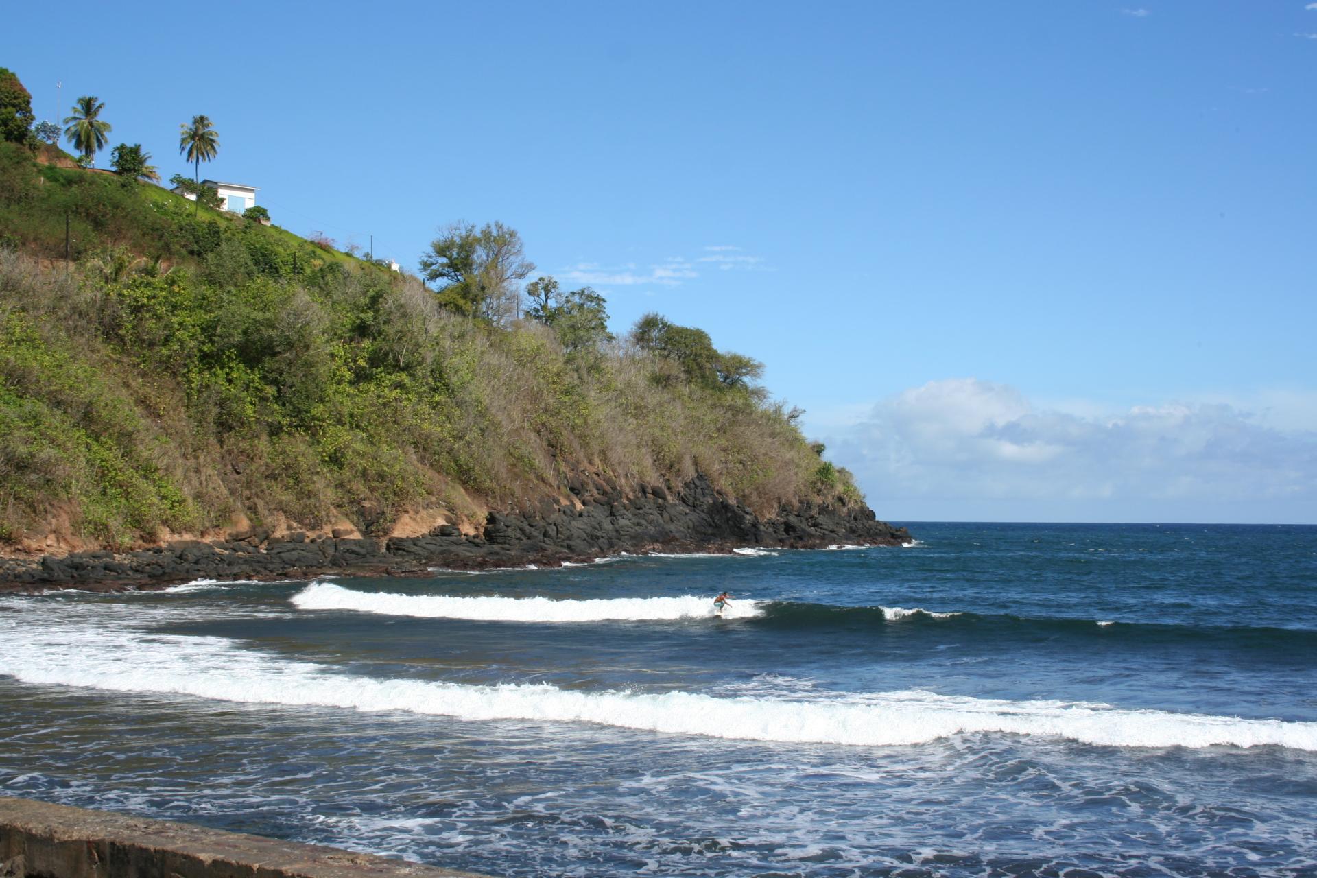 Surfeur du bout du monde - Baie d'Atuona - Hiva Oa  - Marquises