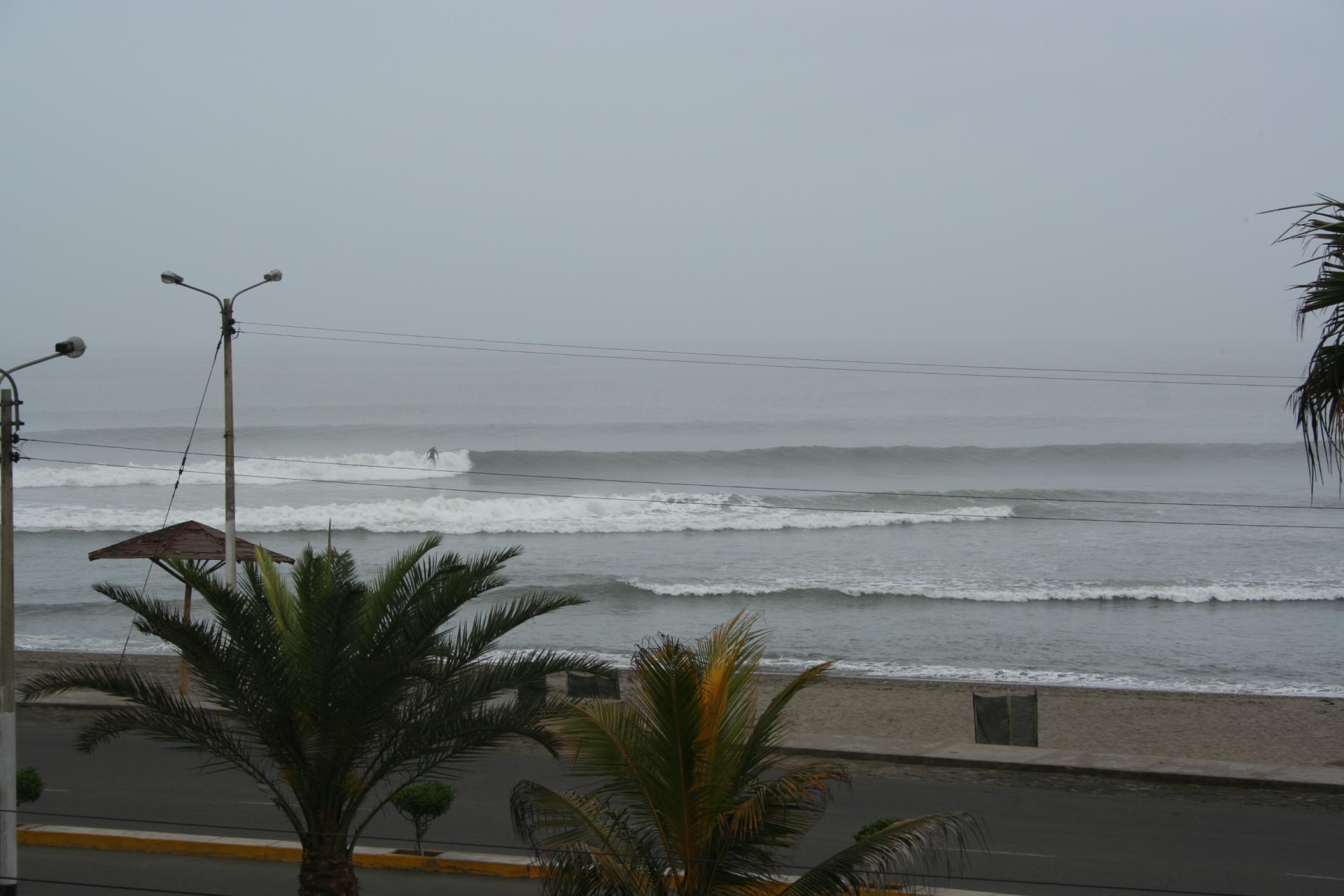 Surfeur - Huanchaco - Pérou