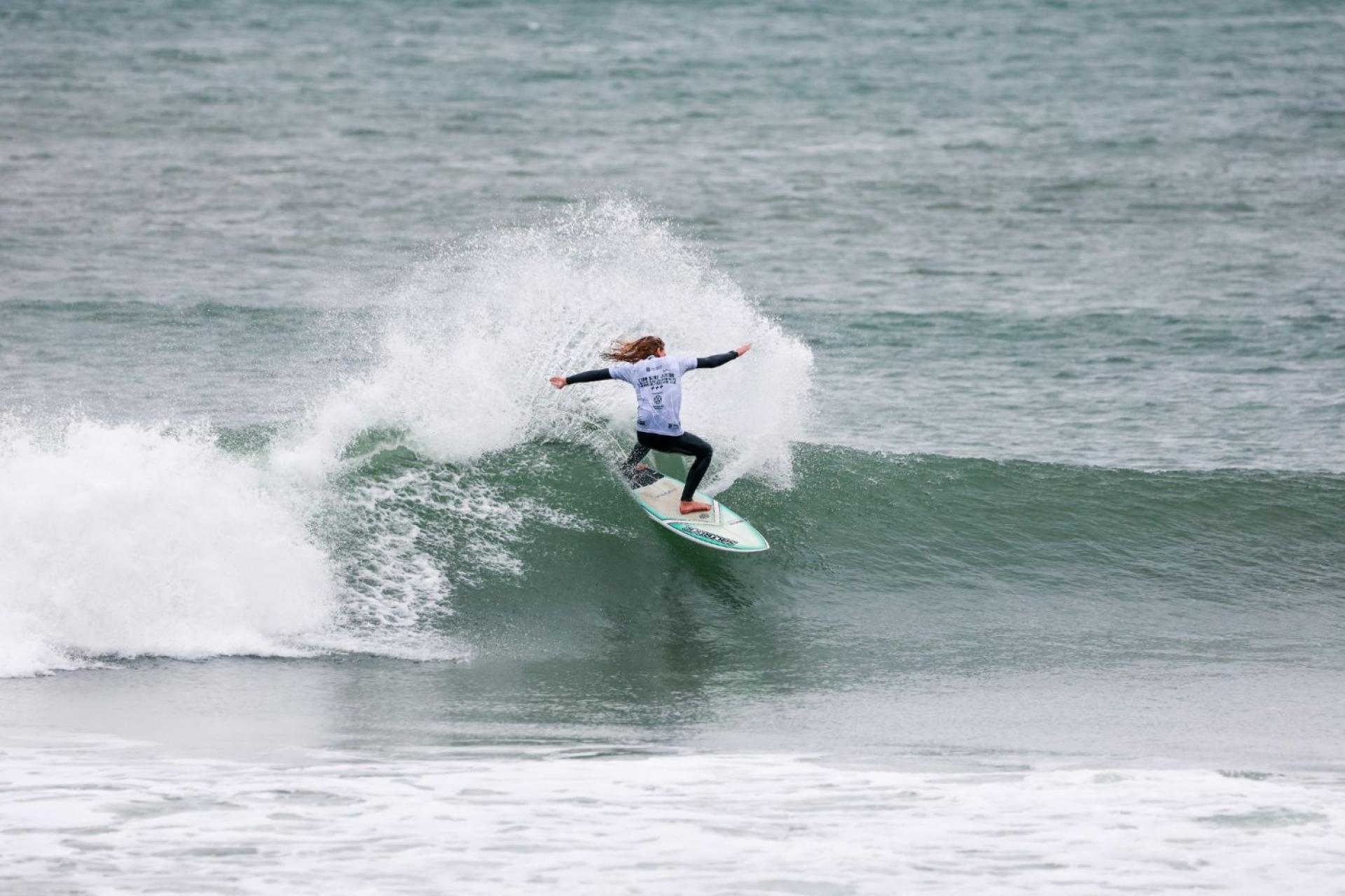 Un compétiteur - Tullan Strand - EuroSurf Junior 2026 - Journée 4