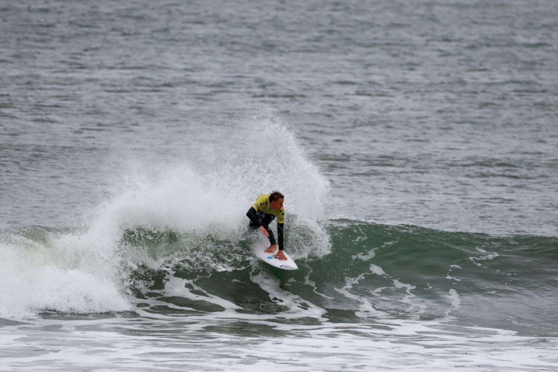 Un compétiteur - Tullan Strand - EuroSurf Junior 2026 - Journée 4
