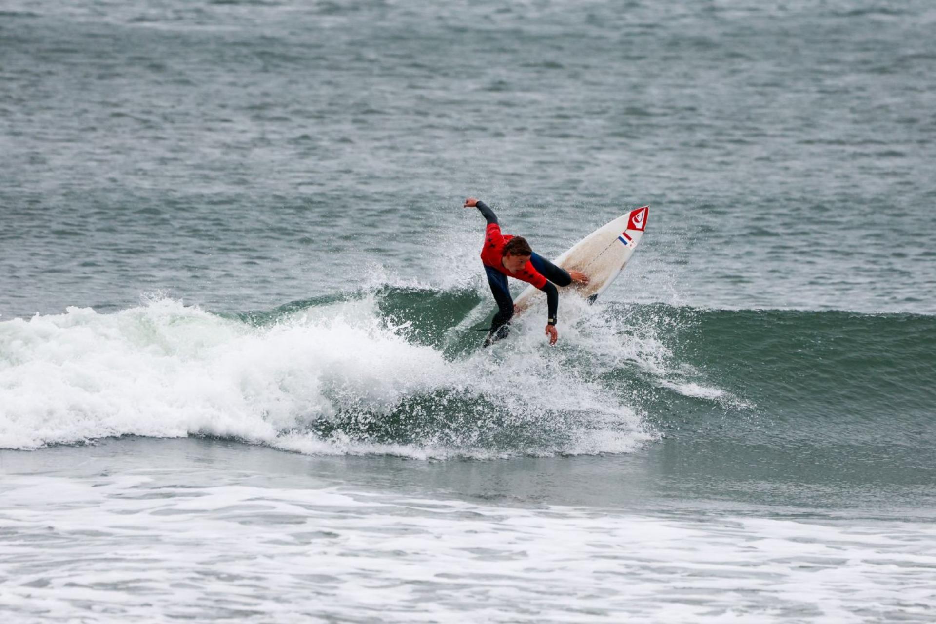 Un compétiteur - Tullan Strand - EuroSurf Junior 2026 - Journée 4
