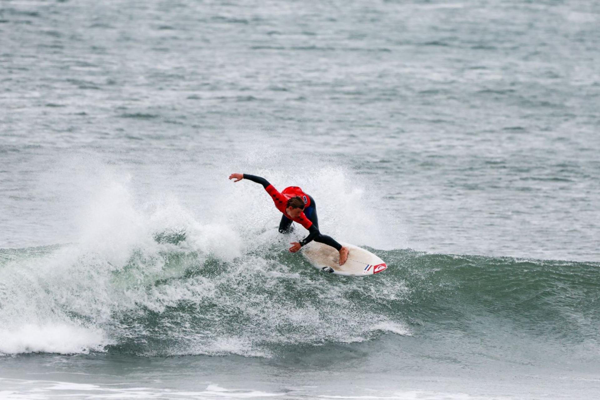 Un compétiteur - Tullan Strand - EuroSurf Junior 2026 - Journée 4