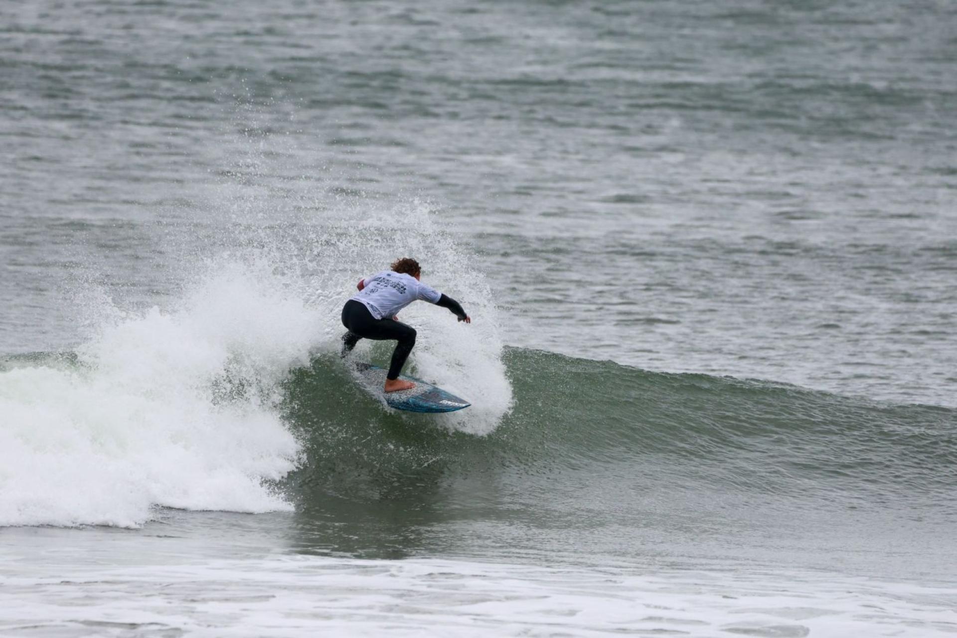 Un compétiteur - Tullan Strand - EuroSurf Junior 2026 - Journée 4