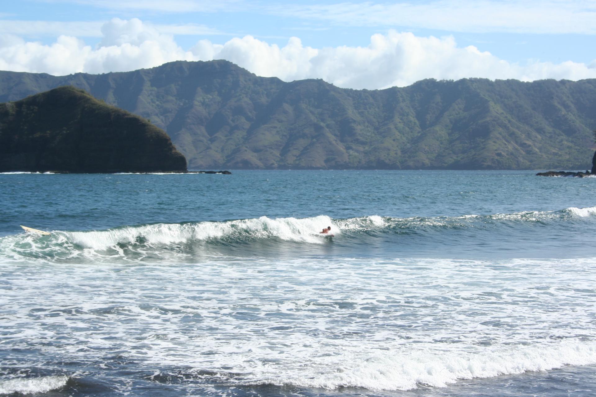 Y'a pas que la taille qui compte - rOmanO - Baie d'Atuona - Hiva Oa  - Marquises