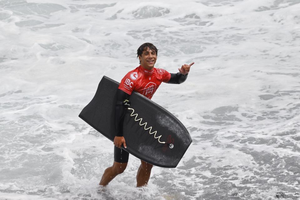 Alberto Pérez à Molocai Beach lors du Grom King 2026