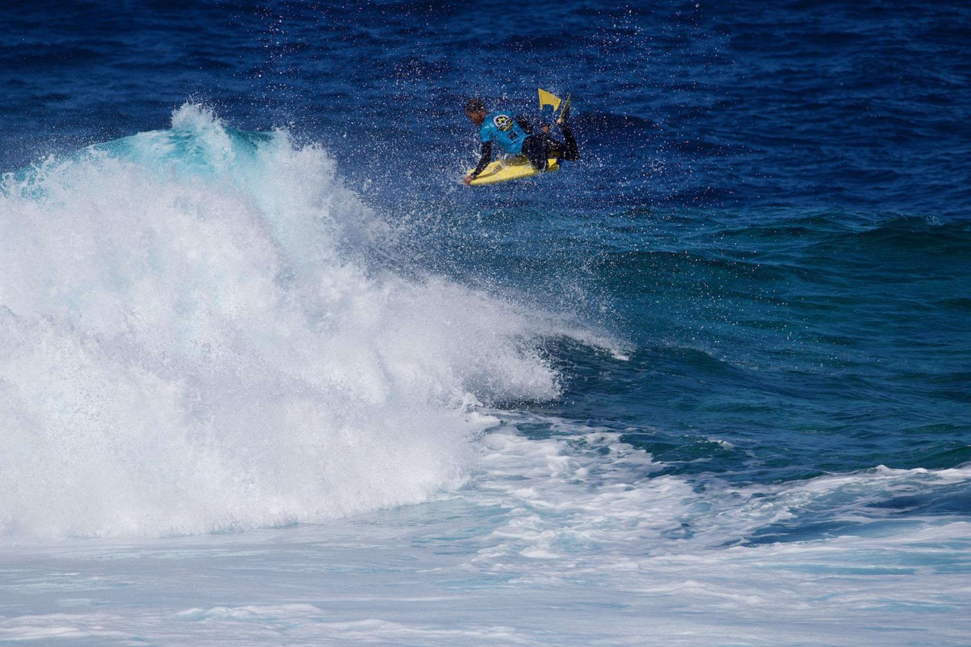 Bodyboardeur à El Frontón pendant la première journée du Gran Canaria Frontón King 2026