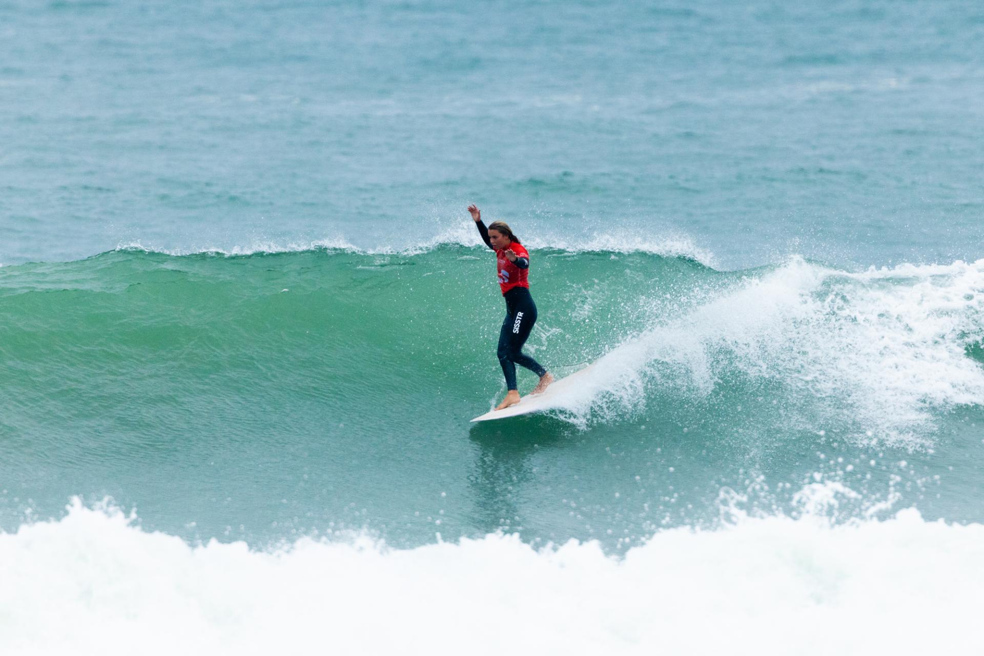 Margaux Vieuge à Hossegor pendant les Championnats de France de surf 2026, journée 1
