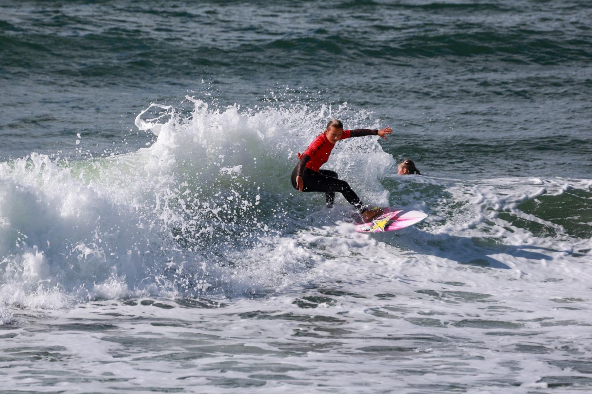 Une compétitrice - Tullan Strand - EuroSurf Junior 2026 - Journée 5