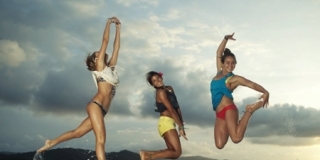 Carissa Moore, Chelsea Tuach et Malena Toral - Surf Trip Guna Yala, Panama