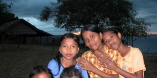 Les enfants de Lendang Terak, Lombok, Indonésie