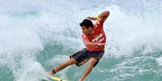 Jeremy Flores - Billabong ISA World Surfing Games 2011
