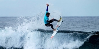 Marlon Lipke - Nixon Surf Challenge 2012
