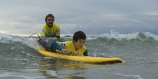 Une première vague - Championnat de France de surf - Biarritz