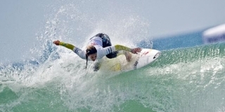 Sally Fitzgibbons - Swatch Girls Pro France 2011