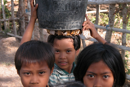 Les enfants de Lendang Terak, Lombok, Indonésie