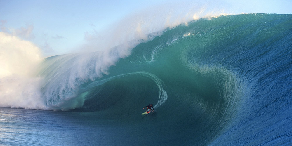 Keala Kennelly repousse les limites du surf de gros féminin